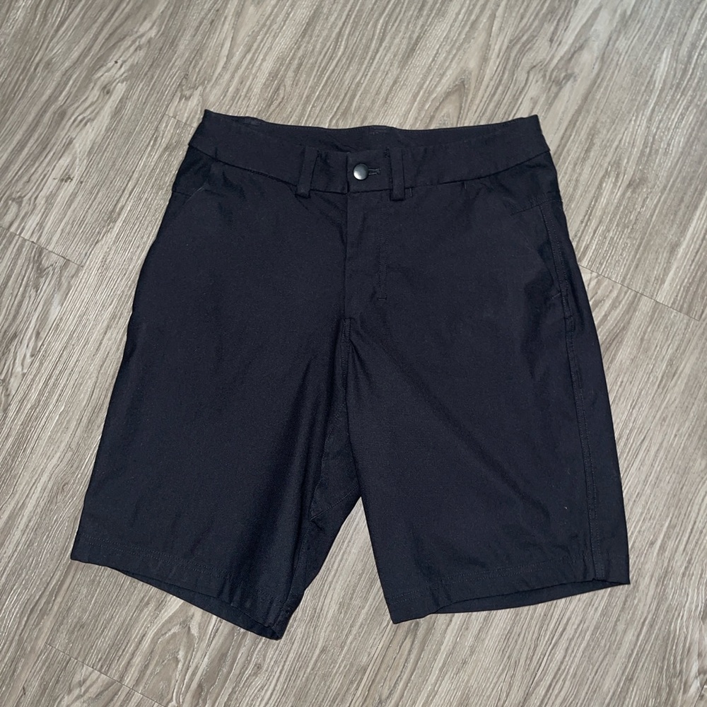 lululemon athletica Black and Tan Men Shorts Flat Front - Picture 8 of 13